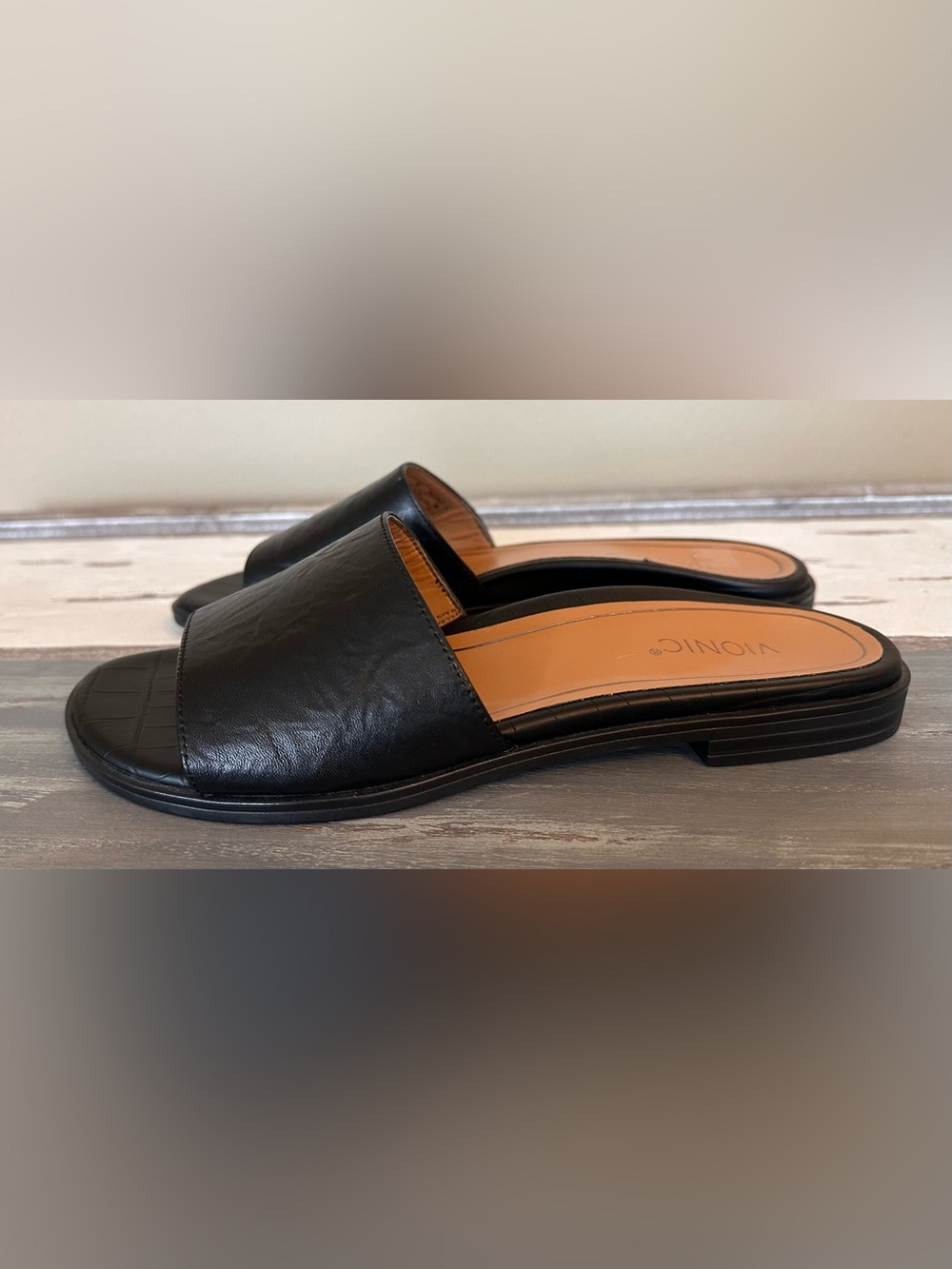🖤 Vionic Black Leather Slip-On Slide Sandals – Women’s Size 8 - Picture 3 of 6